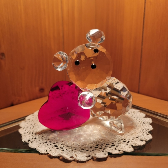 CRYSTAL WORLD ♥️ Vintage Heavy Crystal Teddy Bear Holding | Leaning on Red Heart - Picture 8 of 17